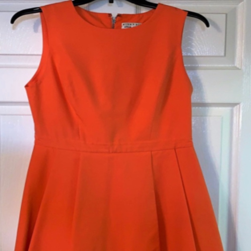 Like new, beautiful orange color no stains or damages